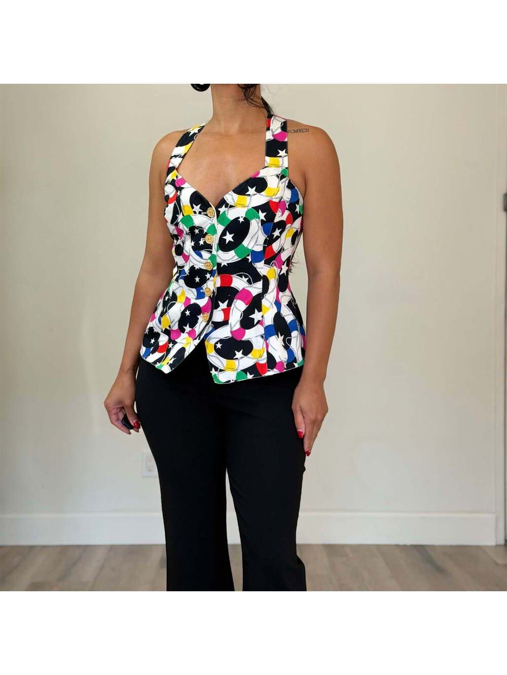 Escada - Picture 2 of 9